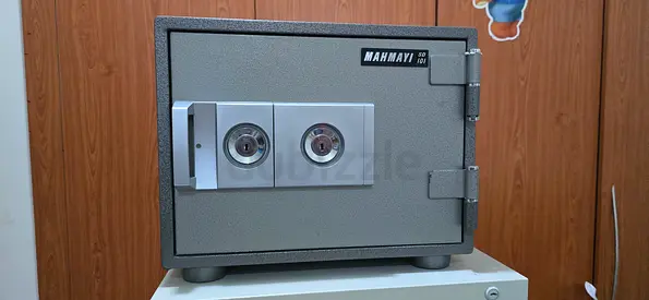 FIRE RESISTANT SAFE