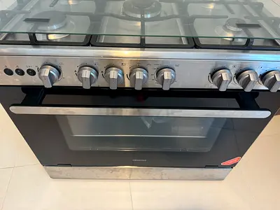 Hisense 5-Burner Gas Range with Oven - Good Working Condition