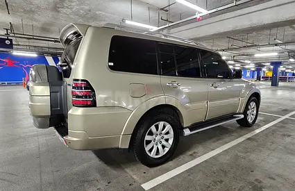 2011 Mitsubishi Pajero 3.8 GLS, full option, GCC Specs