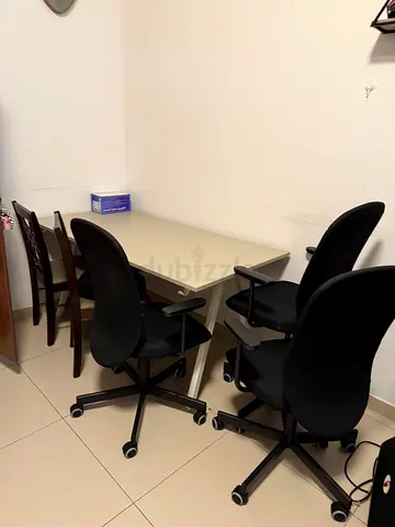 Office desk with 3 swivel chairs - good condition