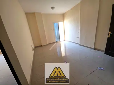 غرفة وصالة بالحميدية قرب الجامعة، ماستر، 2 حمام، بناية نظيفة، 27,003 درهم، 4 دفعات.