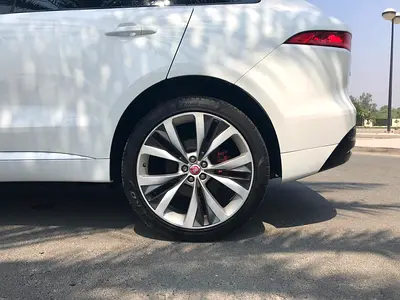 2017 Jaguar F-PACE — фото 9