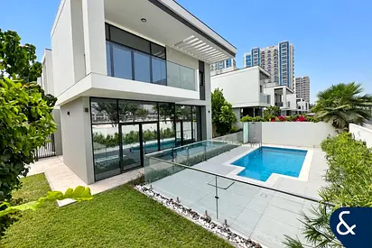 Private Pool | Must See | Next To Park