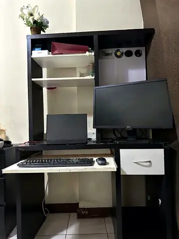 Compact computer desk with hutch and drawer