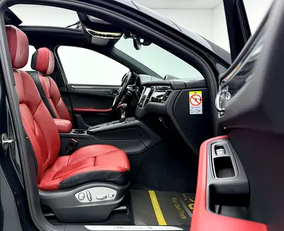 2017 Porsche MACAN photo 9