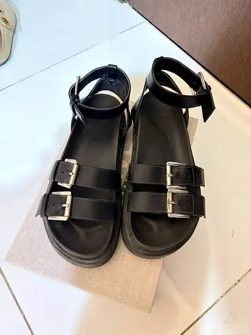 Black leather double-strap buckle sandals, size 36-37