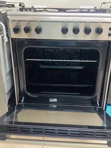 Stainless Steel 4-Burner Gas Cooker with Oven - Good Working Condition