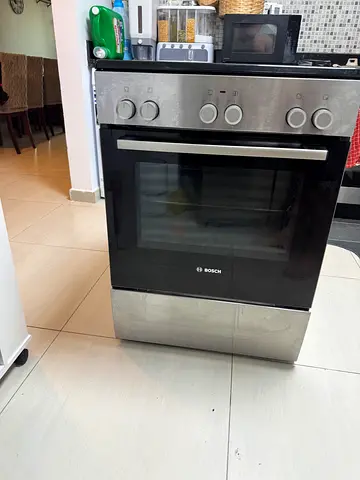 Bosch freestanding electric oven in stainless steel - good working condition