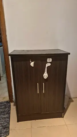 Small dark wood cabinet / cupboard - good condition