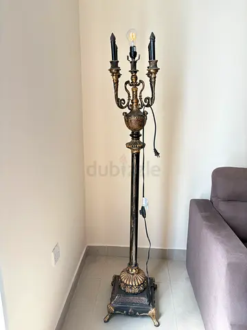 Antique/Vintage-style Ornate Floor
Lamp / Candelabra Lamp - Dark Bronze
Finish
