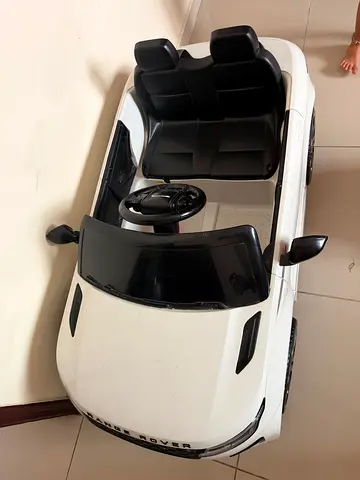 White Ride-On Electric Range Rover Style Car for Kids - Excellent Condition with original charger
