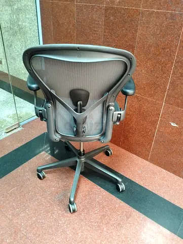Herman Miller remastered chair for selling.fully loaded size B color black