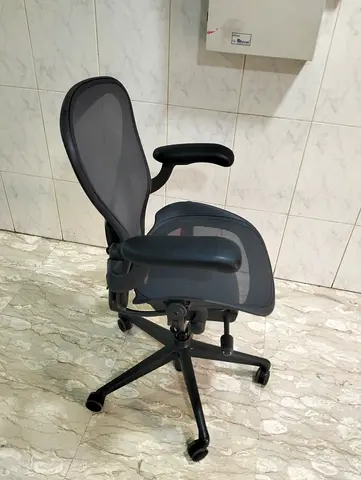 Herman Miller Remastered fully loaded chair size B available