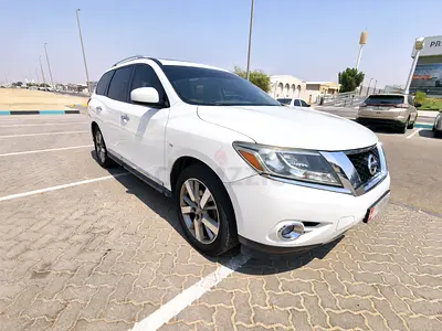 نيسان باثفايندر 2014 SV 4WD خليجي — 7 مقاعد وبانوراما