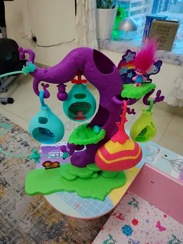 Trolls Treehouse Playset with Hanging Pods and Figures