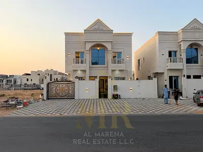 فيلا فاخرة للبيع في موقع استراتيجي متميز، قريبة جدًا من جميع الخدمات والطرق الرئيسية، بتصميم أنيق وتشطيبات فاخرة.
