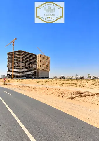 سكني تجاري | أرضي + 6 | 7,233 قدم² | تملك حر