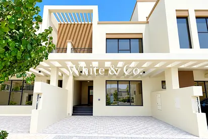 AVAILABLE | FAMILY HOME | MODERN LAYOUT