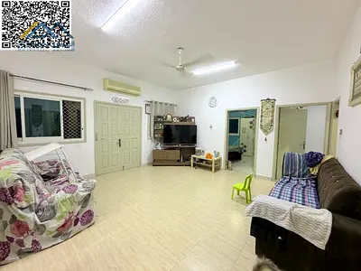 موقع زاوية على سكة مقابل المسجد 5 غرف صالة مجلس مطبخ فيلا وملحق روف