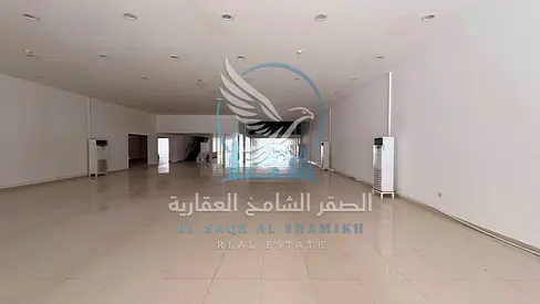 معرض 34,000 قدم للإيجار في الصناعية 4 | شارع عام مباشر | تشطيب مودرن | ميزانين وتكييف مركزي