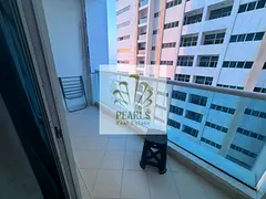 Furnished 2 master BHK: big hall, fitted kitchen, 3 baths, laundry, store, parking, near services, b