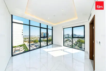Amazing Amenities, Near Metro !