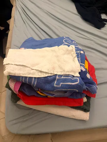 Bundle of used bath towel - good for home and beach use