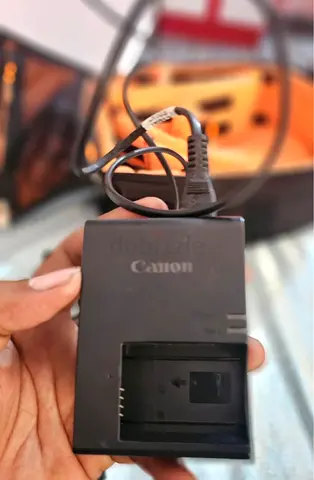 Canon battery charger (original) for DSLR/compact camera - working