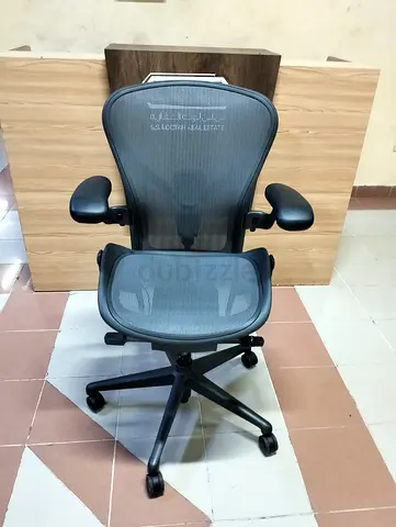 Herman Miller remastered chair for selling.fully loaded color black size B
