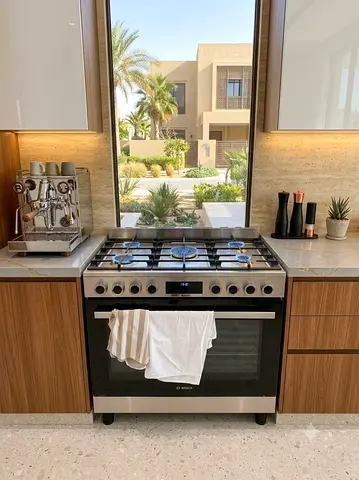 Bosch Series 8 90cm Full Gas Cooker with Fan & Digital Oven – Like New Condition