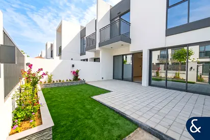 Exclusive | Pool Backing | 3 Beds+Maids