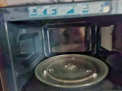 Rarely used countertop microwave in good working condition