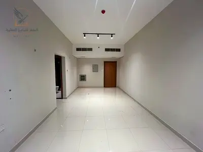 شقه غرفتين وصاله وبلكونه مساحه ممتازه في شارع خليفه