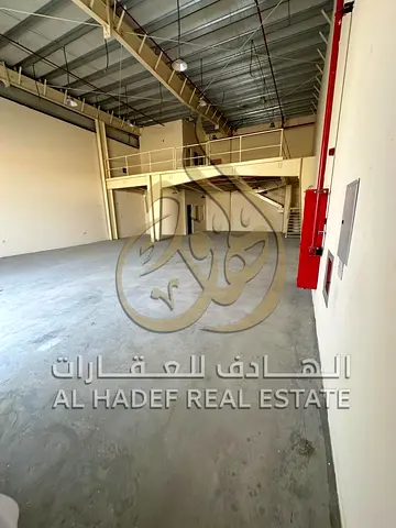 شبرة للإيجار في الجليل — مساحة 3,450 قدم مربع — صالة كبيرة + ميزانين + مكتب — موقع قريب من الصناعية والصجعة — 140,000 درهم سنوياً!