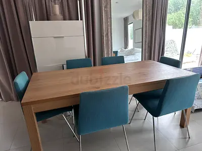 WESTELM Solid Wood Dining Table with 6 türkis LIGNE ROSET Upholstered Chairs
