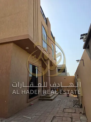 🏡✨ فيلا جديدة أول ساكن للإيجار السنوي – الحوشي، الشارقة ✨🏡 📍 موقع مميز في منطقة الحوشي – الشارقة فرصة مميزة للسكن في فيلا جديدة تماماً، أول ساكن،