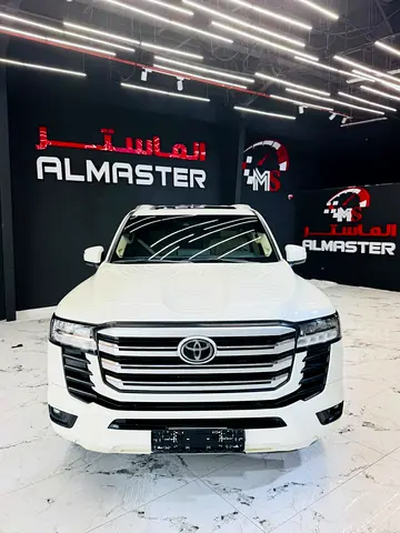 Toyota Land Cruiser GXR 2023 GCC Specs