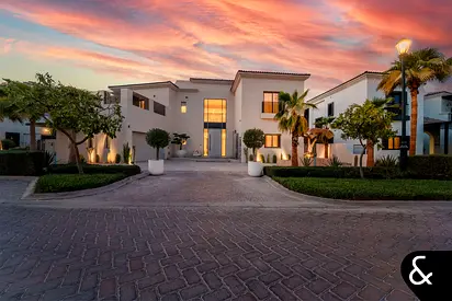 Exclusive Turnkey Mansion overlooking Earth Golf Course