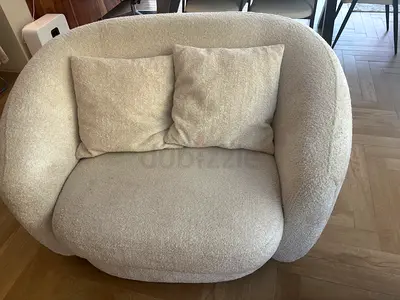 Curved boucle 2-seater loveseat in cream — cozy and compact