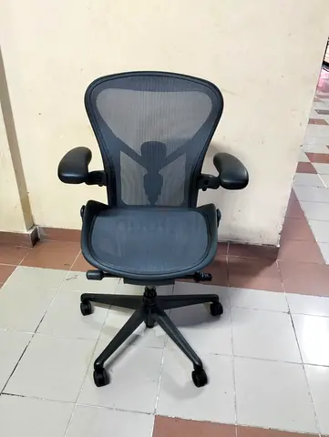 Herman Miller remastered chair for selling.fully loaded color black size B