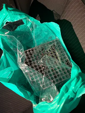 Xbox Series X w 2 controllers.