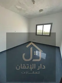 Golden opportunity for annual rent - spacious 3-bedroom + hall apartment in Al Qalaia area