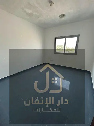 Golden opportunity for annual rent - spacious 3-bedroom + hall apartment in Al Qalaia area