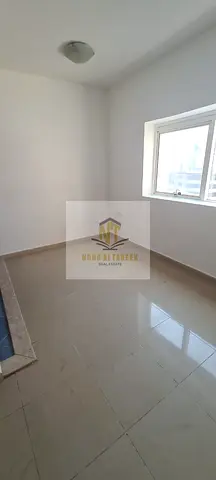 استوديو حمام واحد، شهر مجاني، وبدون رسوم إدارية.