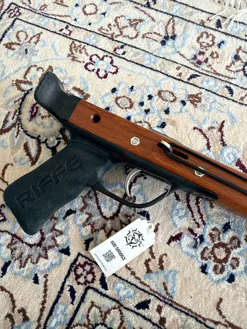Riffe Pneumatic Speargun (Wooden Barrel) - Brand new never been used