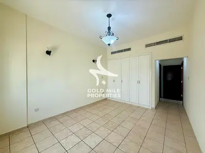 5 Mints Walk from Insurance Market Metro || Only 4 Family || Vacant 2BHK