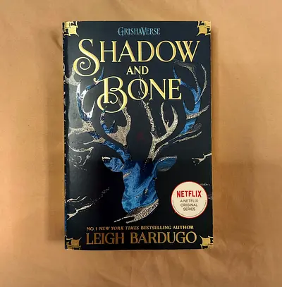 Shadow and Bone by Leigh Bardugo (Grishaverse) - Paperback
