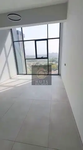 شقة غير مفروشة (غرفة نوم واحدة) | معيشة راقية | تصميم واسع