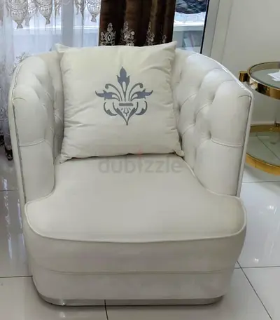 Cream tufted single armchair with cushion - good condition
