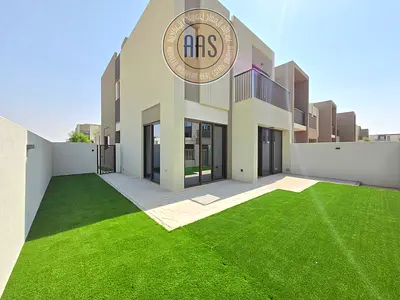 CORNER UNIT 4BR+MAID VILLA NEAR TO POOL JUST 180K
